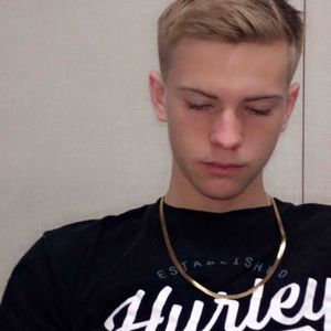 Meet your Posher, Zachary